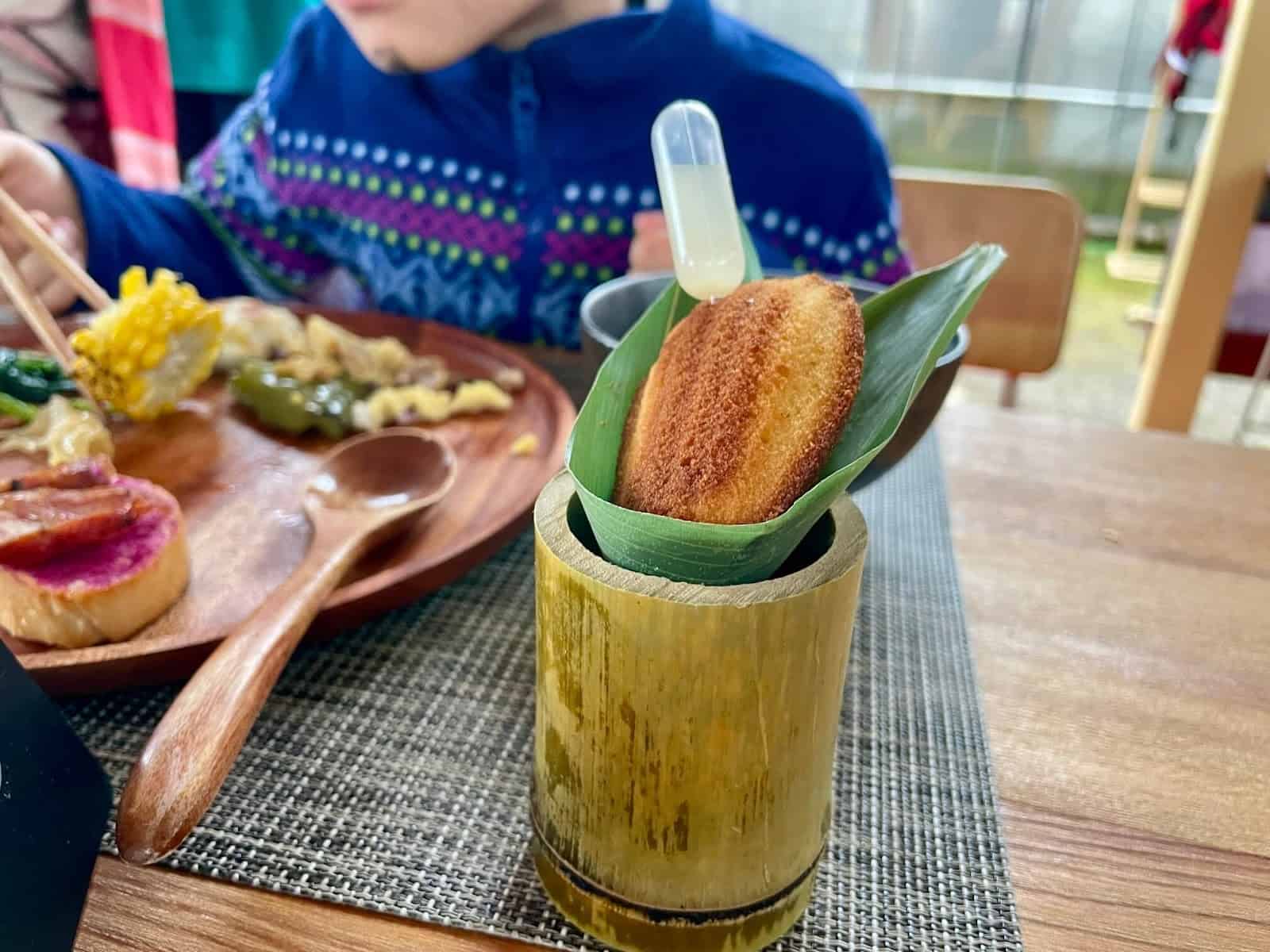 雲海上的部落餐桌餐後甜點小米酒