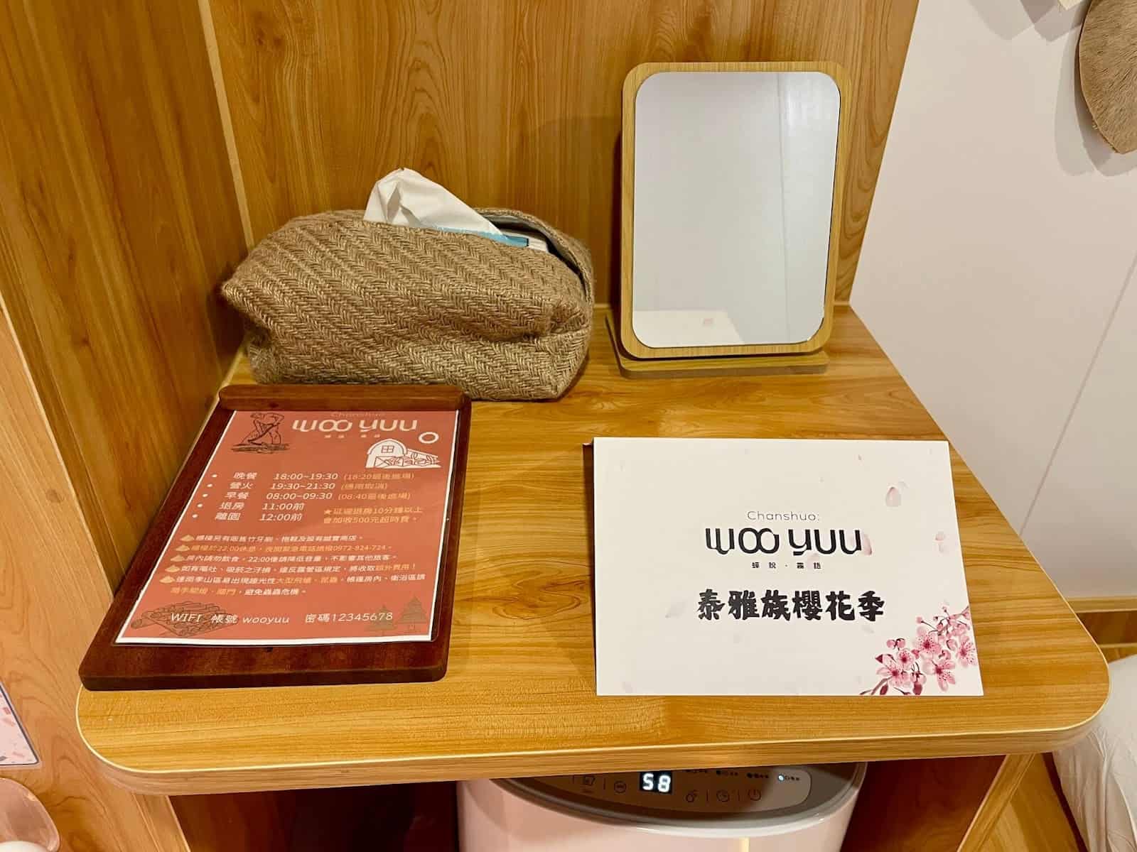 露營車內部木質裝潢