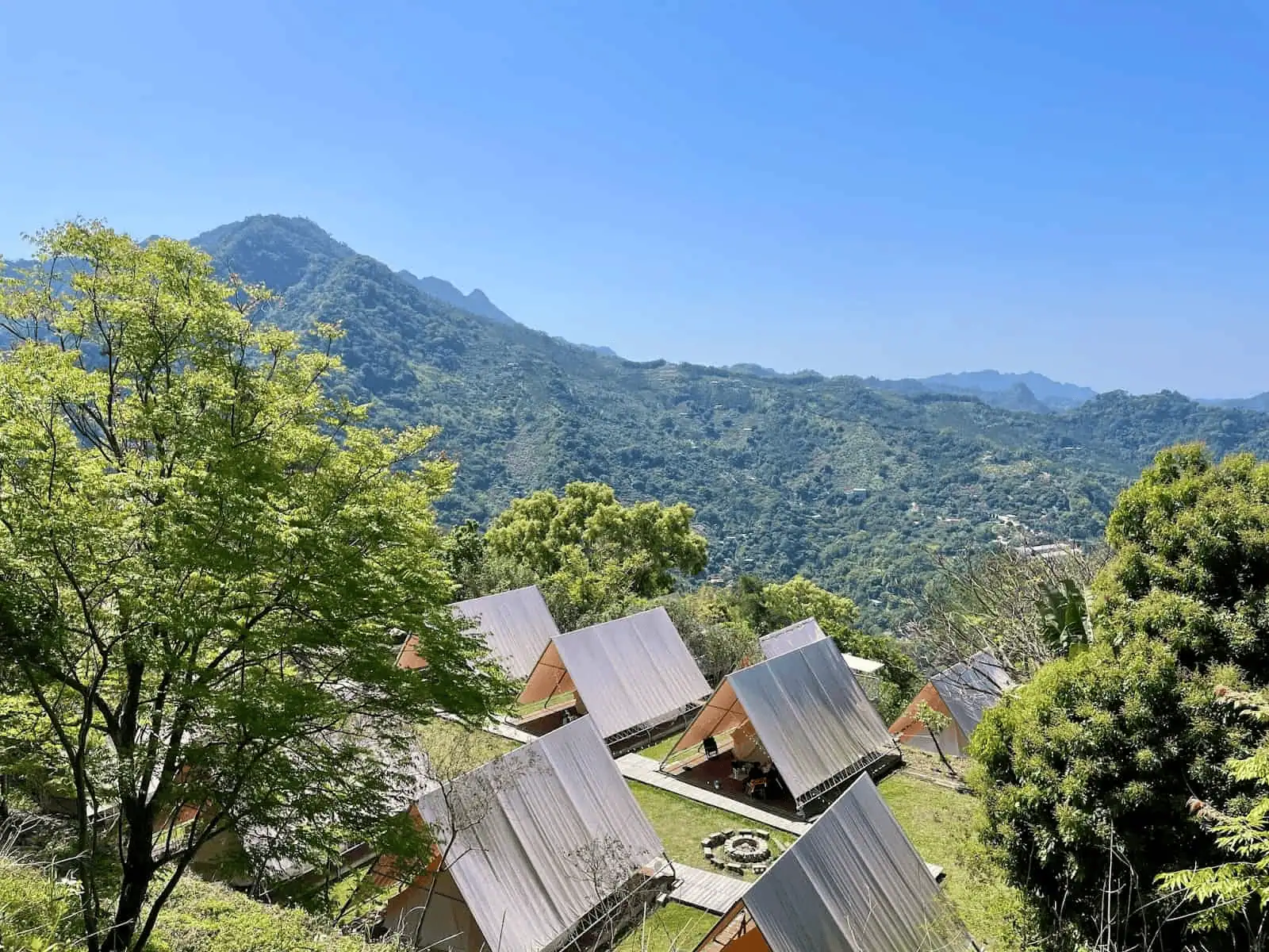 山中靜靜