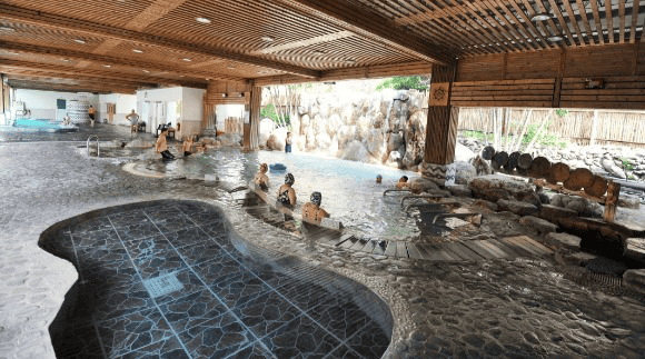 東遊季溫泉渡假村的養生SPA池