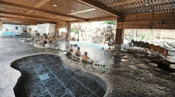 東遊季溫泉渡假村的養生SPA池